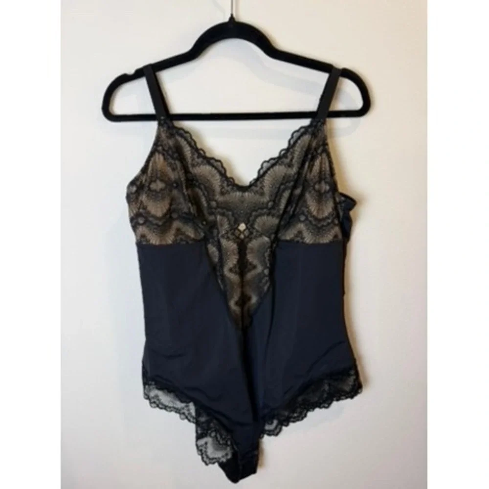 Pinsy Shapewear Black Lace V Neck Bodysuit Nude Mesh Lining Size 2X Sleeveless